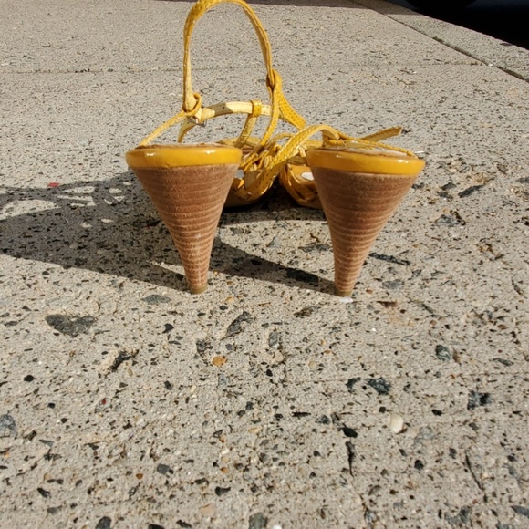 Heeled sandals - Picture 3 of 3